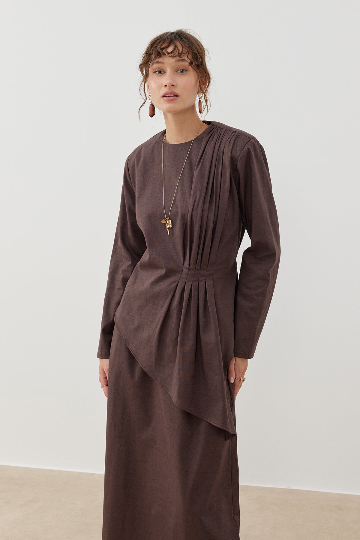 LINEN LOOKING PLEATED BLOUSE BROWN