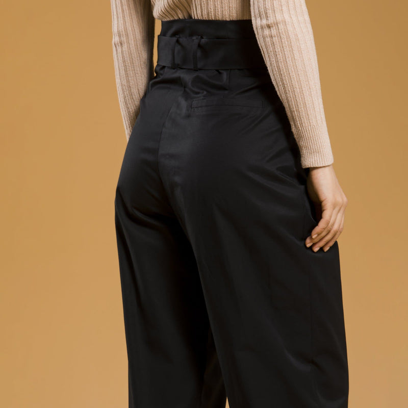 Oversized Silver Belted Carrot Black Pants – Lassiva Collection